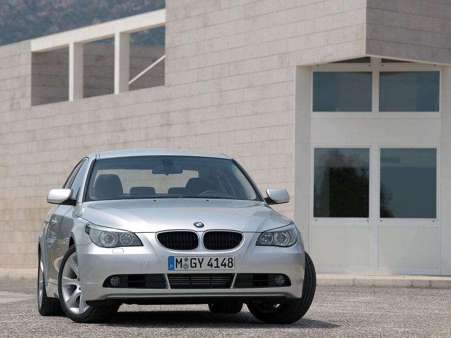  BMW 530i Sedan 2003 года  (фото 6 из 16)